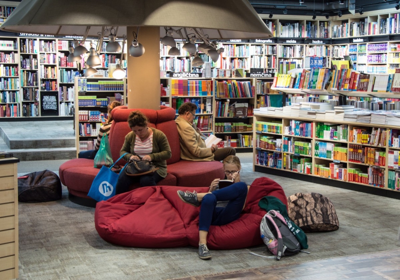 ecommerce-ESPARRON-min_books_bookstore_book_reader_readers_reading_shop_sale_books-849006